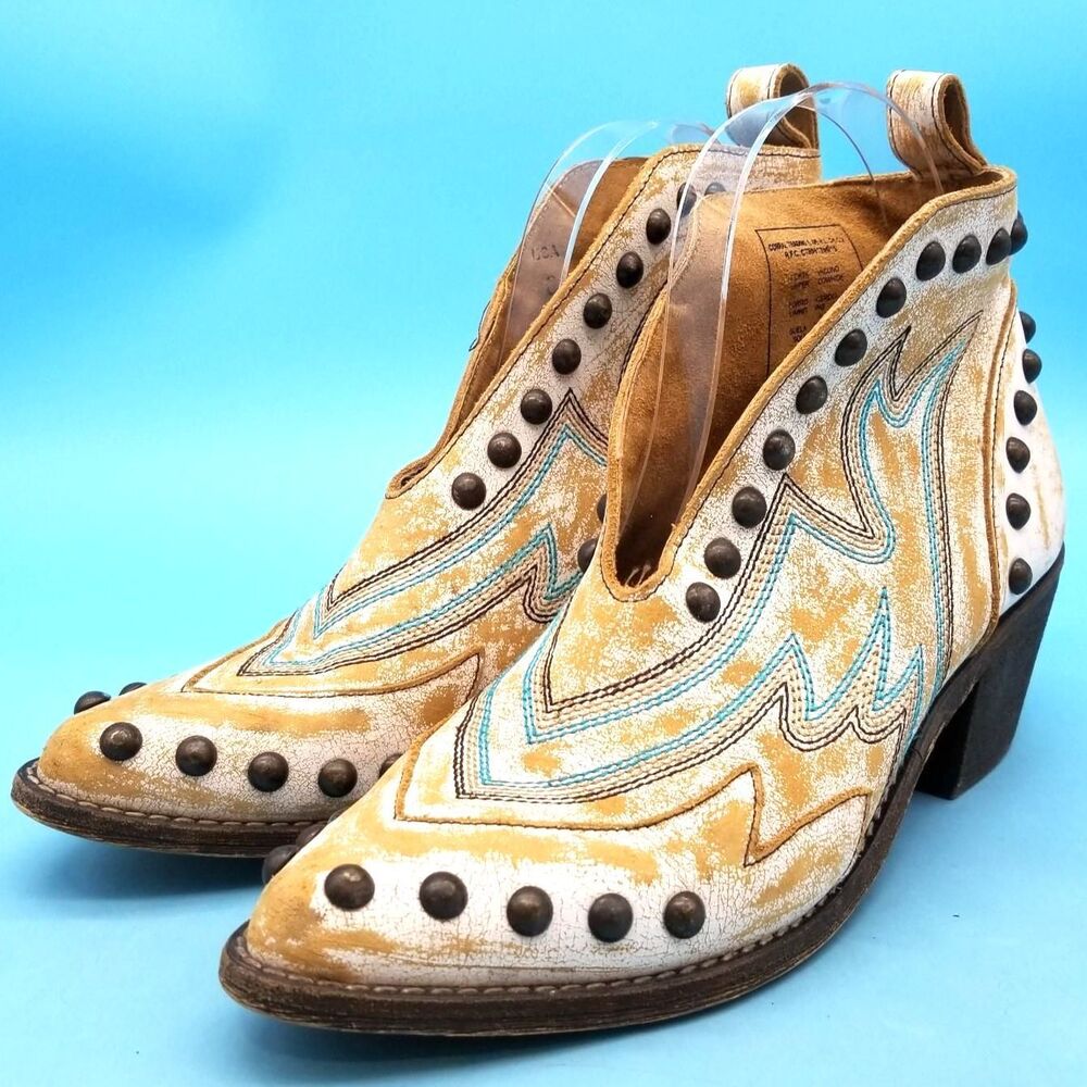Circle G by Corral Leather Studded Pointed Toe Cowboy Ankle Boots - Size 8 - Picture 2 of 7